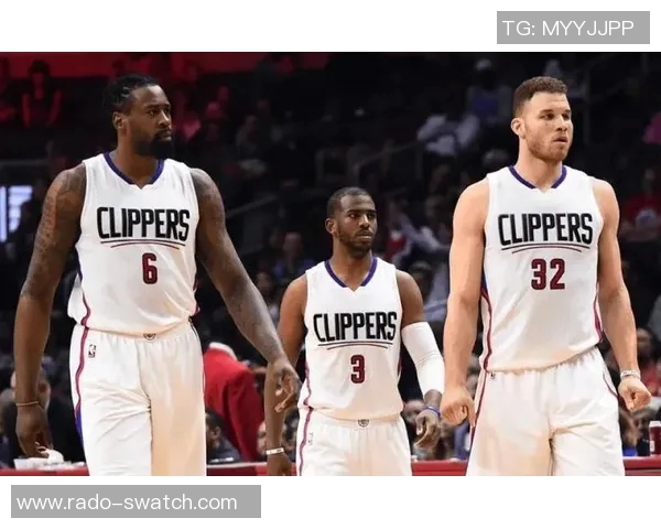 快船官方向现场球迷赠送保罗球衣！队记：这是我见过最棒的观赛赠品之一