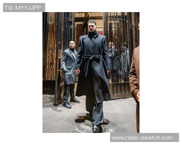 火箭入场穿搭:杜兰特日常小帽休闲风 申京极简一身黑气场拉满